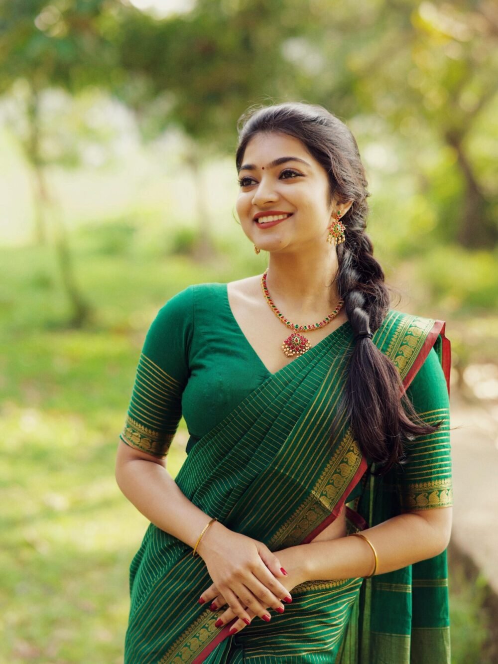 Green Blush - Pine Green Saree with Leaf Shape Golden Border 2 Pine Green Saree with Leaf Shape Golden Border