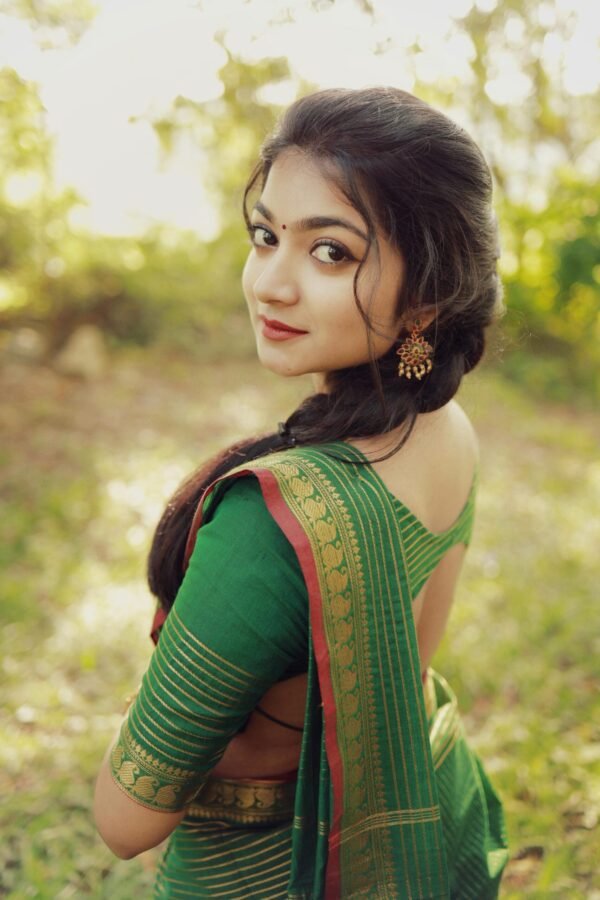 Green Blush - Pine Green Saree with Leaf Shape Golden Border 3 Pine Green Saree with Leaf Shape Golden Border