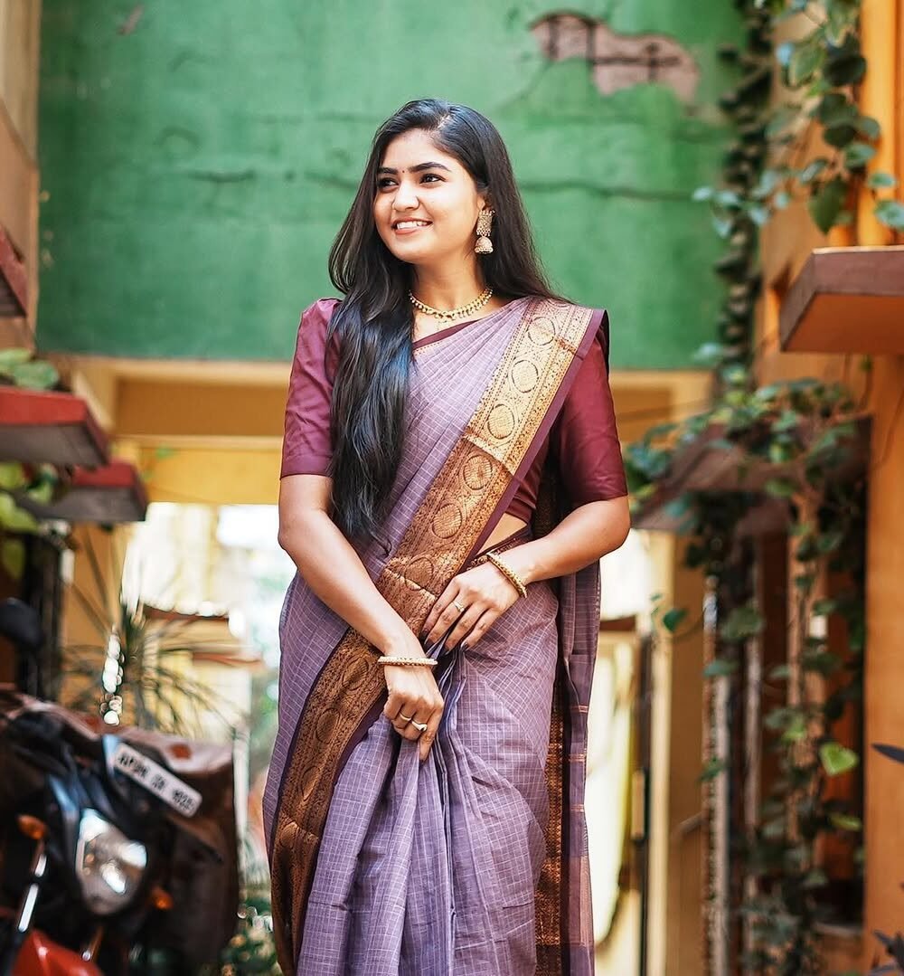 2025/10/1000152386.jpg Lavendar Color Checked Saree with Rich Zari Border